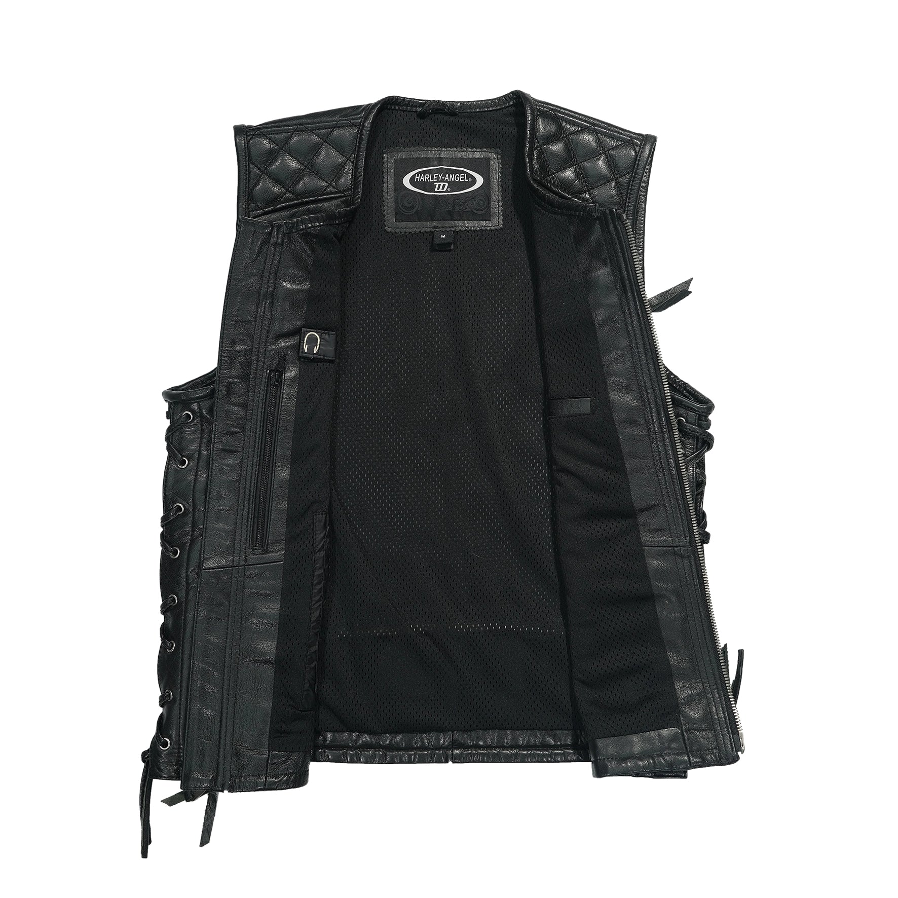 Vista frontal de chaleco biker negro con bordado de ciudad y nombre