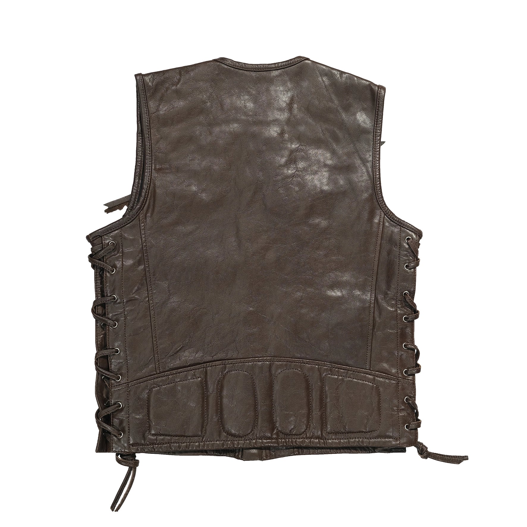 Detalle de parches MC bordados sobre chaleco de piel de vaca auténtica