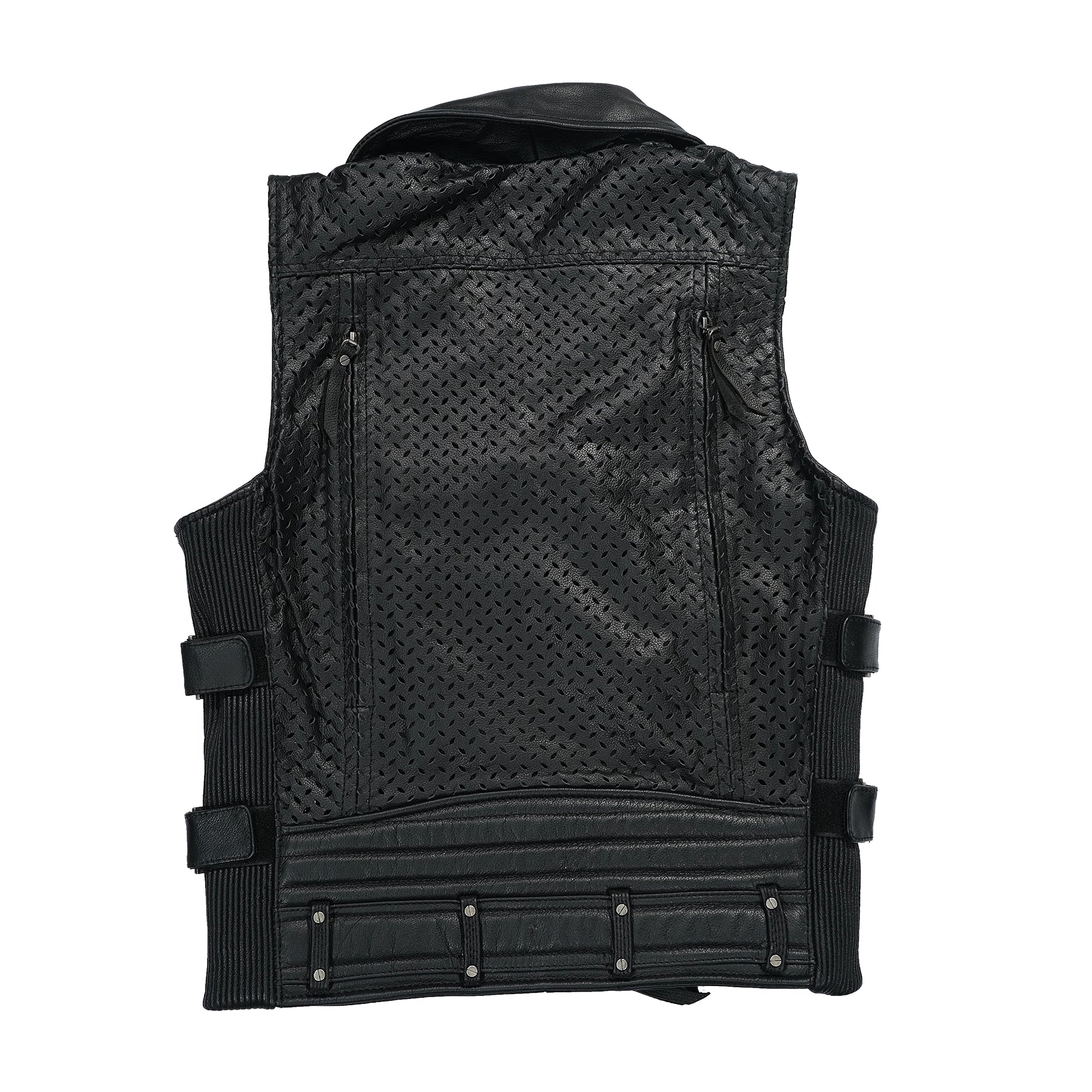 Imagen frontal de chaleco biker personalizado, con logo del club bordado.