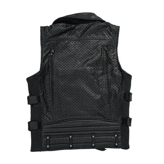 Imagen frontal de chaleco biker personalizado, con logo del club bordado.